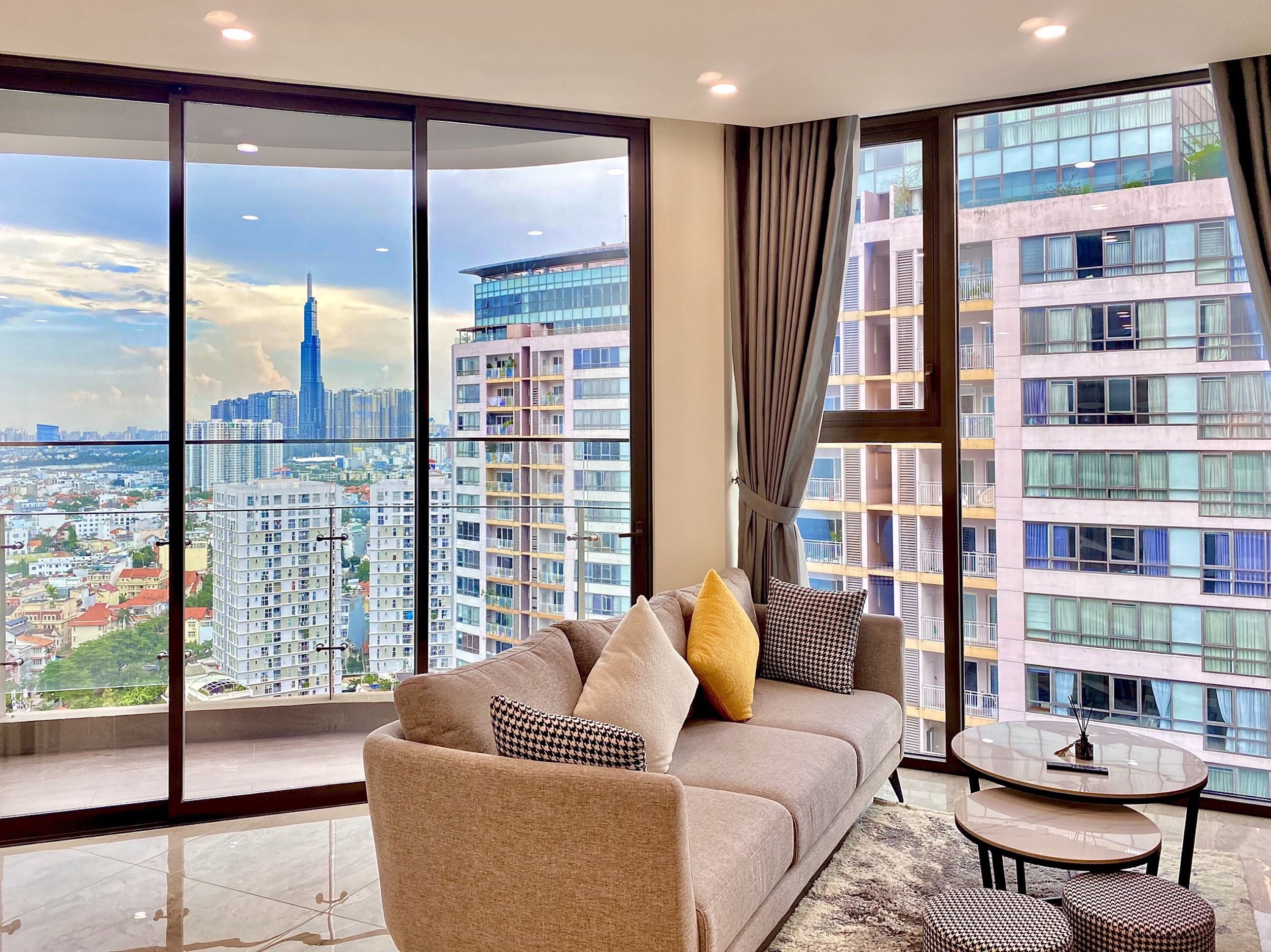 Cho thuê căn hộ 1 phòng ngủ Thảo Điền Green, 55m2, full nội thất cao cấp, tầng cao view LM81, giá thuê 26 triệu 1 tháng