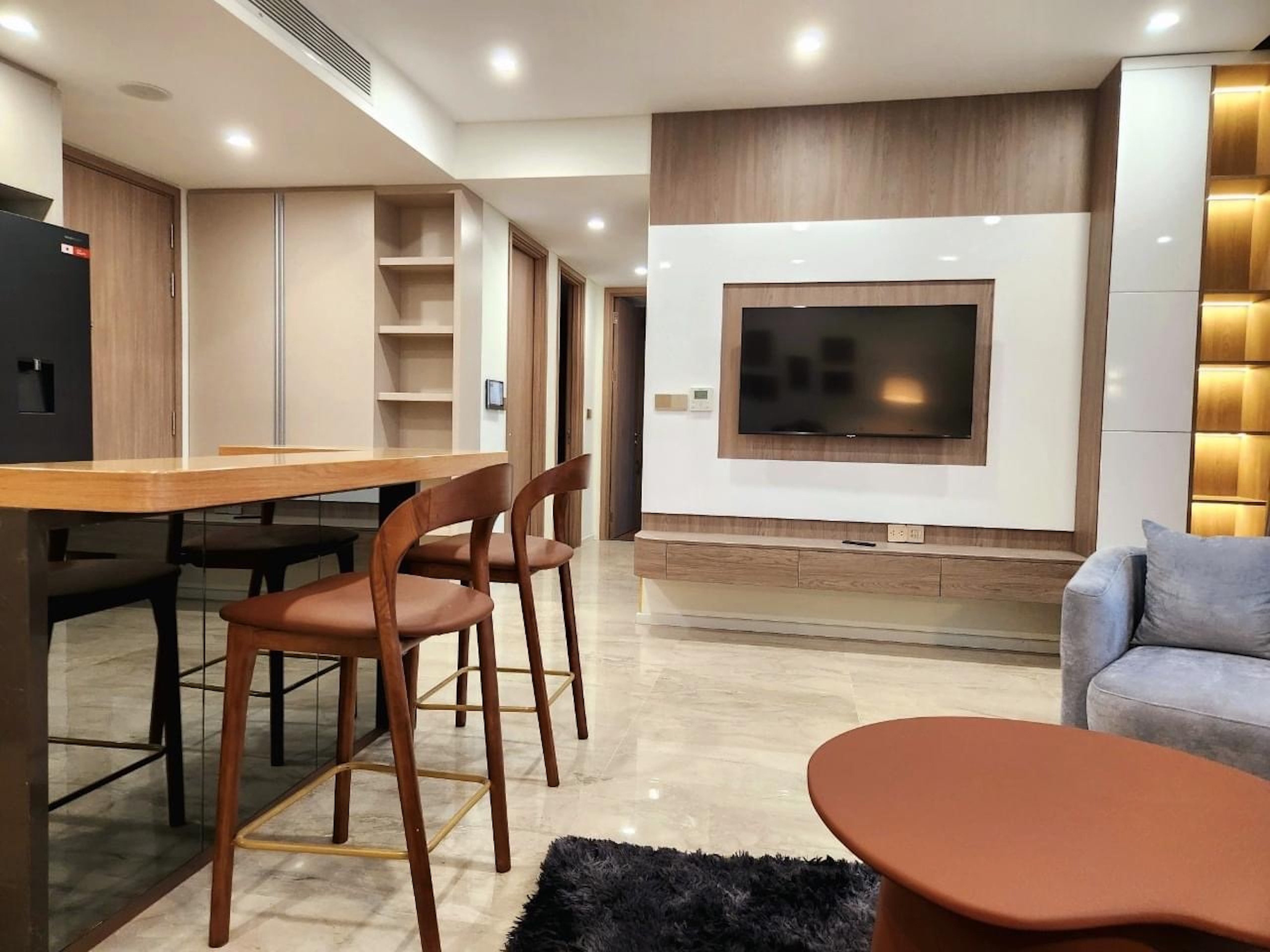 Cho thuê căn hộ 2 phòng ngủ Thảo Điền Green, 84m2, full nội thất cao cấp, view sông - hồ bơi, giá thuê 32 triệu 1 tháng